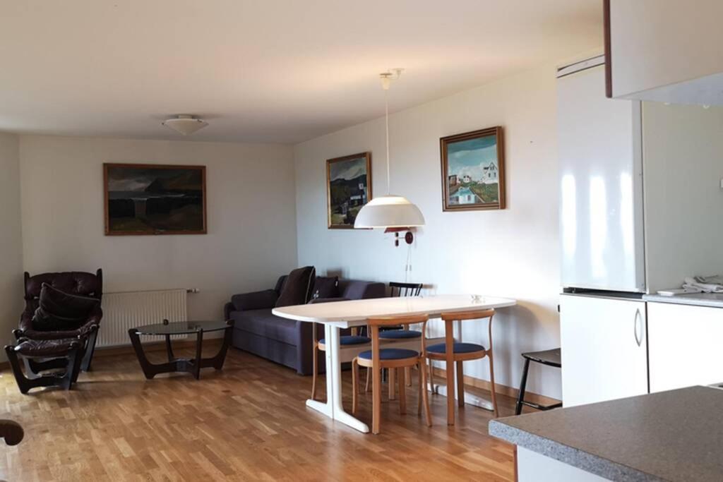 Large Apartment With Fabulous View Of Tórshavn Exteriör bild